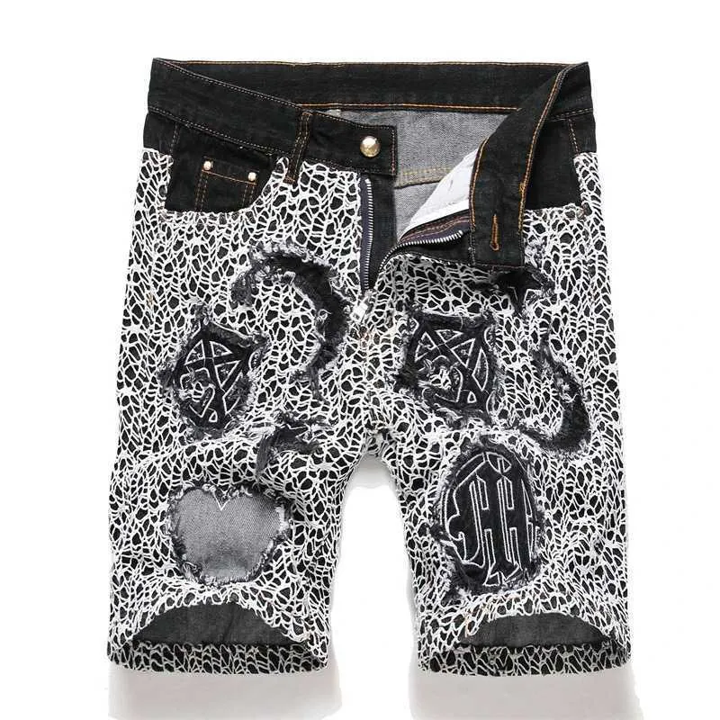 Herren Shorts 2023 Neuer Sommer Lose, gerade Beinbein -Jeans gestickt Spider Web Mid Rise Fashion Denim Shorts J240407