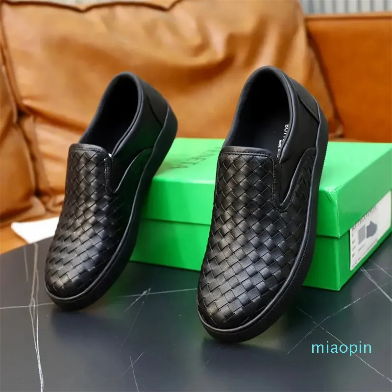 Topp design intrecciato män läder sneakers skor slip-on loafers gummisula komfort vandringstränare grossist skor eu38-46