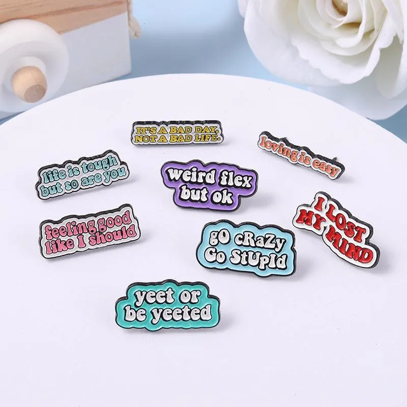 Je dure mon esprit épingles en émail drôle mème broche metal metal série féministe badges collier sac à dos décoration bijoux cadeaux pour femmes