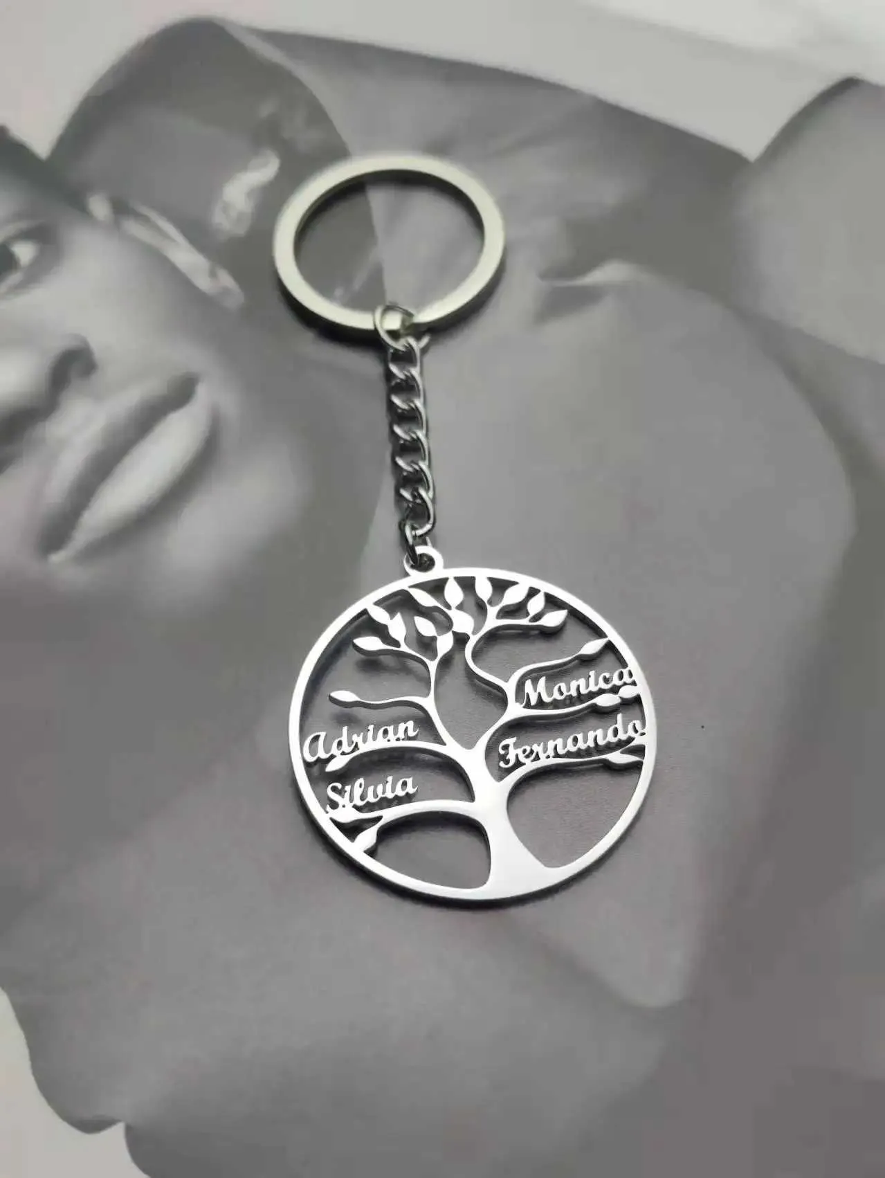 Tornari percorsi Tornari personalizzati per Tree of Life Personalized Gioielli Famiglia con 1-6 nomi che lo rendono il miglior regalo mogli e madri Q240403