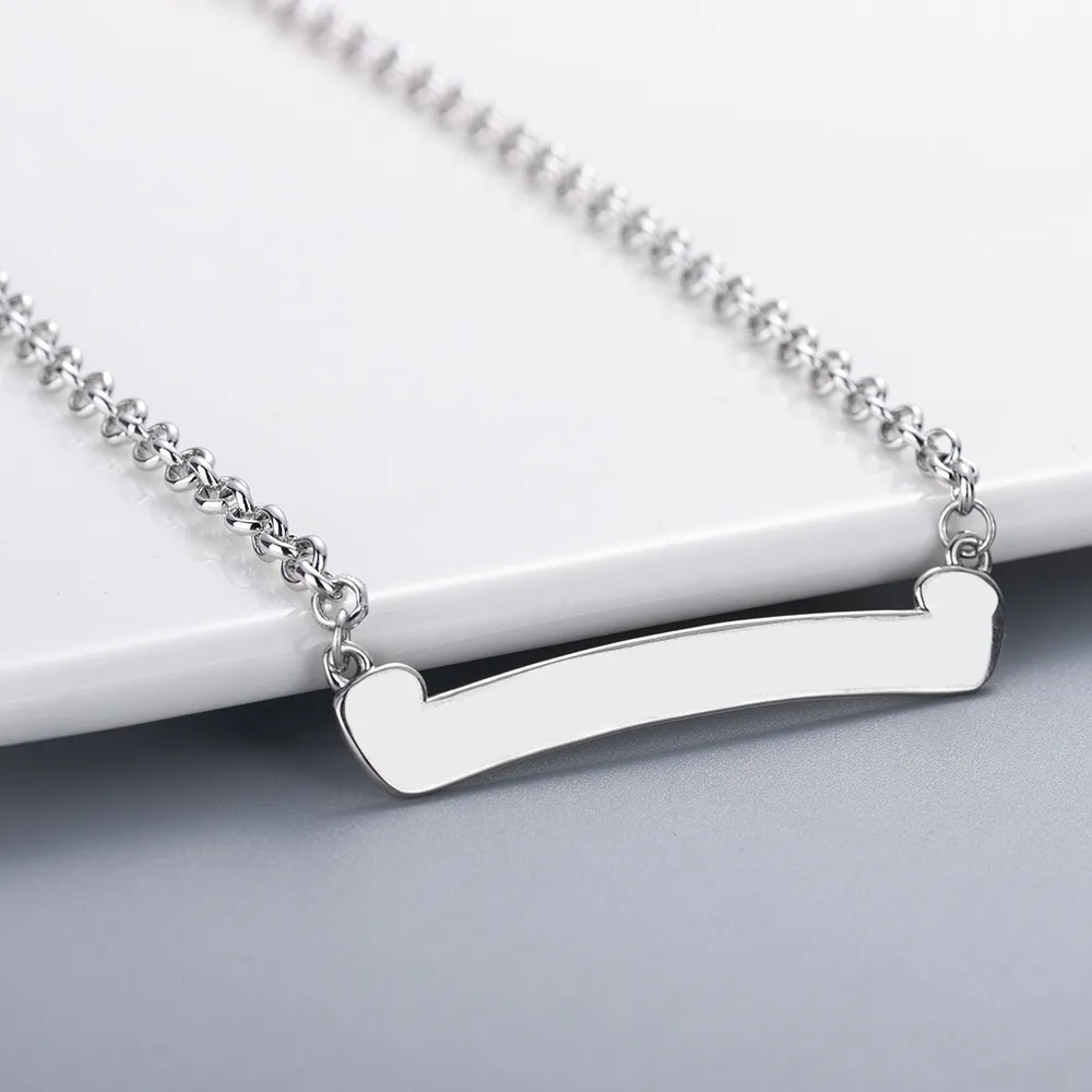 Kwaliteit Chrome hoge sieraden zilveren ketting gotisch alfabet scroll logo hanger ketting ketting hiphop niche ontwerp retro persoonlijkheid mode ontwerper sieraden cadeau er