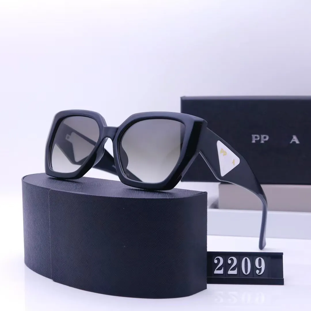 Lyxdesigner solglasögon klassiska kvinnor solglasögon neutrala brev glasögon sport casual stil polariserad UV400 med eller utan glasögonfall mycket bra