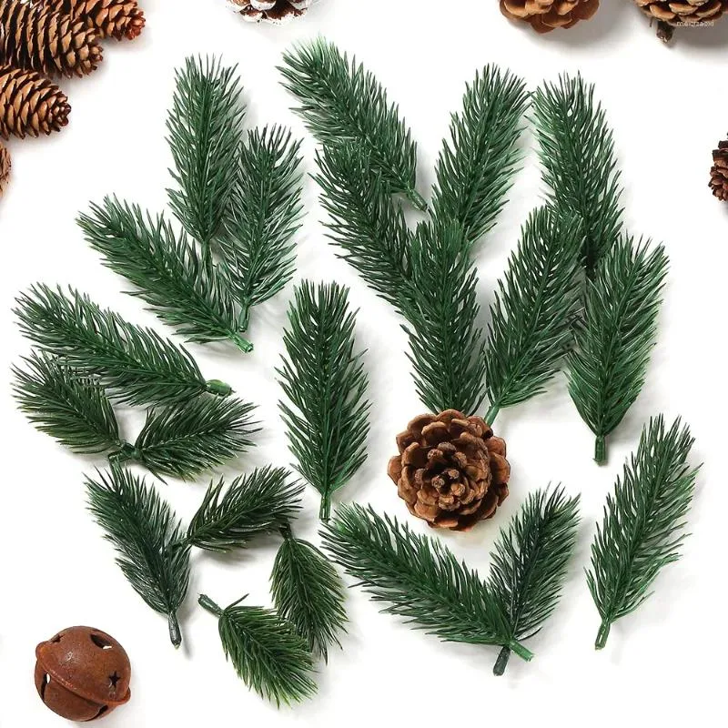 Dekorative Blumen 10pcs Künstliche Kiefernnadeln Gefälschte Pflanze für Weihnachtsdekorationen Wohnkultur Jahr 2024 DIY BRÜFUNG GARLANDS Geschenk