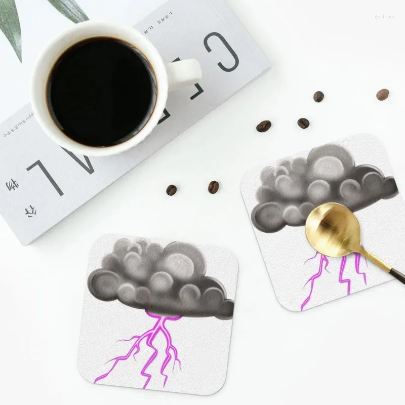 Tischmatten dunkle Cumunolimbus-Wolke mit violetten Thunder Untersetzer Leder-Taschen-Slace-Isolierung Kaffee Haus Dining Pads Set von 4