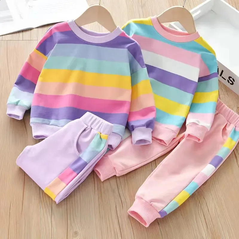 Fall Baby Girls Vêtements arc-en-ciel Stripe à manches longues Top Buttom Set Pullor et Sports Pant Suit Kid 2pcs Tracksuit 240403