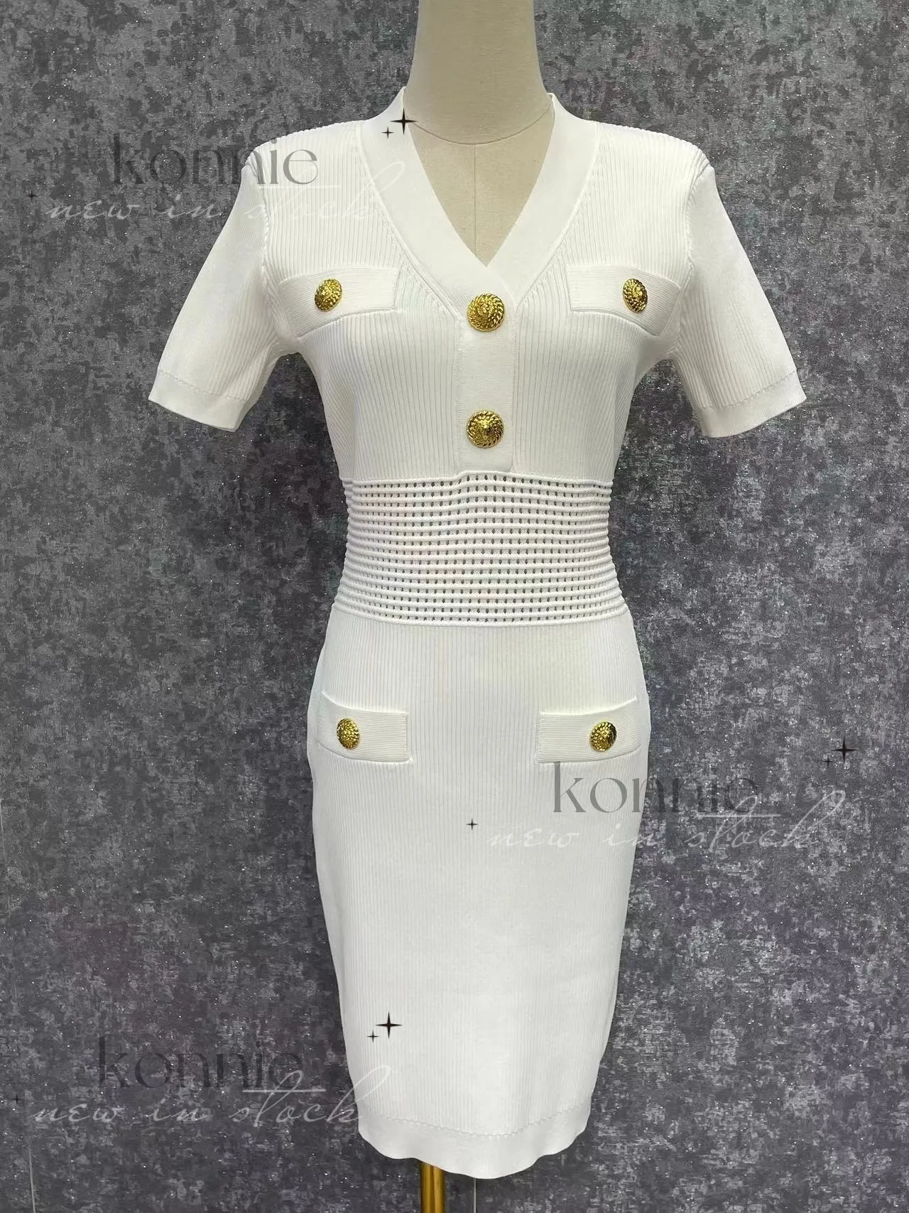 Jupe de créateur robe femme tricotée 24ss jupe de design classique avec boutons en métal jupe à manches courtes de haute qualité de la jupe de taille de luxe pour femmes de haute qualité