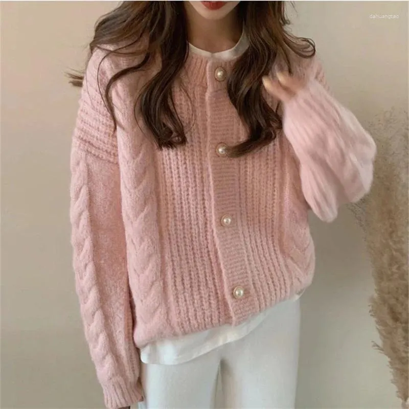 Kvinnors stickor Pearl Button Crewneck Cardigan Pink Soft Warm Knitwear Long Sleeve Cable Knit Sweater Women Korean Fashion Autumn Winter