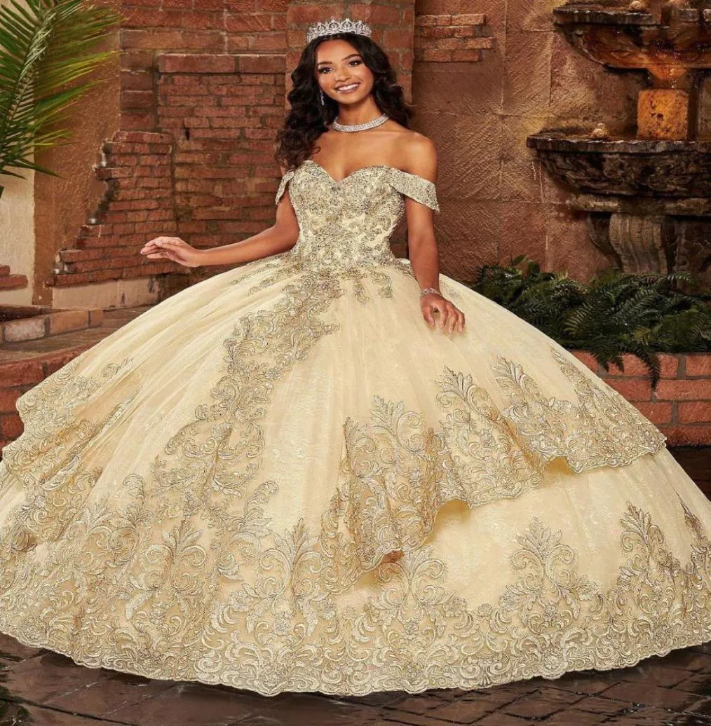 Champagne kant -appliqued baljurk Quinceanera -jurken lovert de schouder prom jurken vloerlengte tule gelaagde zoete 15 mas5974064