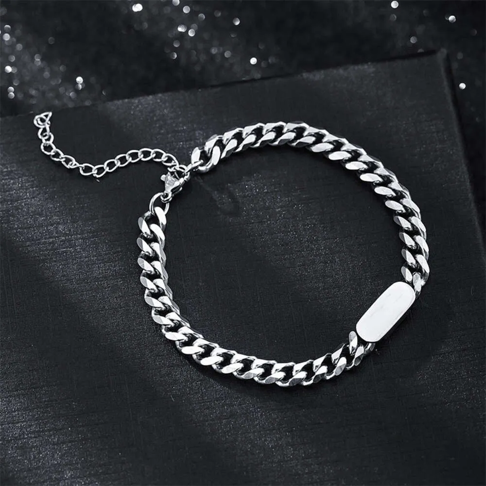 Titanium Steel Trendy Women, Hiphop Bend Brand Couples, Personnalité à la mode et simple, bracelet de style froid étudiant pour les accessoires pour femmes