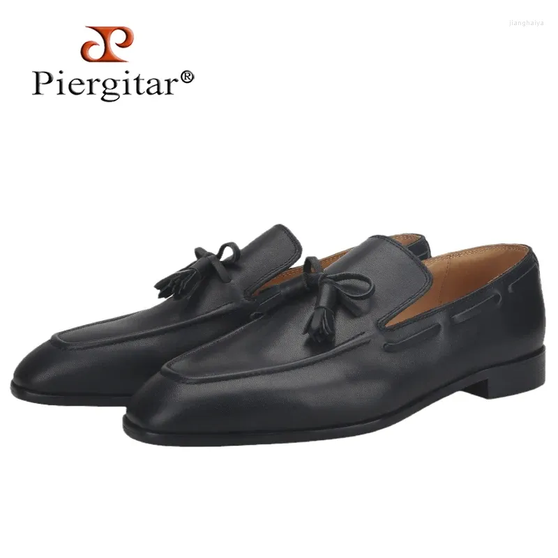 Casual Shoes Piergitar 2024 All Genuine Leather Men's Handmade Tassel Men Classic Loafer For Wedding Red Color Outsole Plus Size