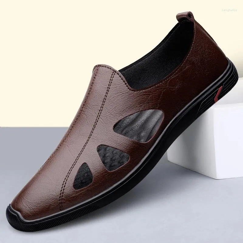 Scarpe casual uomini sandali 2024 Trend estivo in pelle vuota traspirante Abito piatto piatto per