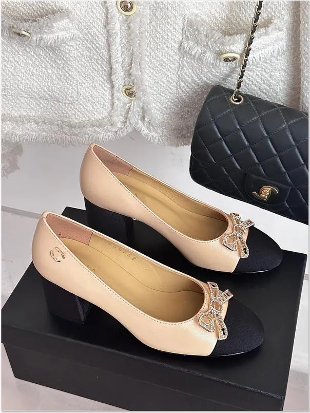 Klassisk designerklänning Chanells Sandaler Aprikos Skandal Favoritskor Spring och höst 100% Cowhide Ballet Flats Dance Shoes Fashion Women Black Flat Boat Shoe