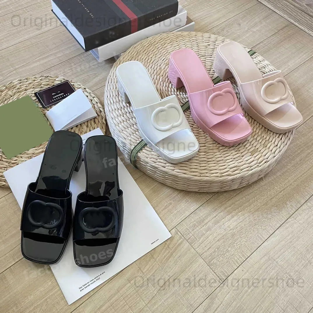 Pantofole designer sandals sandalo sandalo sandalo sandalo in gomma pantaloncinetti tacchi alti pezzi di cristallo slippista ridotto fullfuffs piattaforma muli alfabeto scarpe caramella colo colo