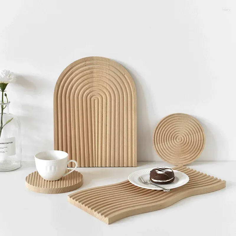Tallrikar träbricka kaffe och bröd tallrik för kök som serverar skärbräda picknickfest hem dekoration