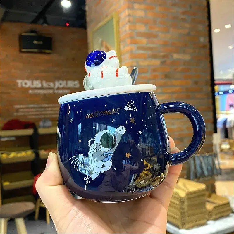 Creative Astronaut Planet Mugs Cartoon Ceramic Coffee Milk Cup Home Office Drinking Cups Set Spoon with Lid Personality Gift 240407