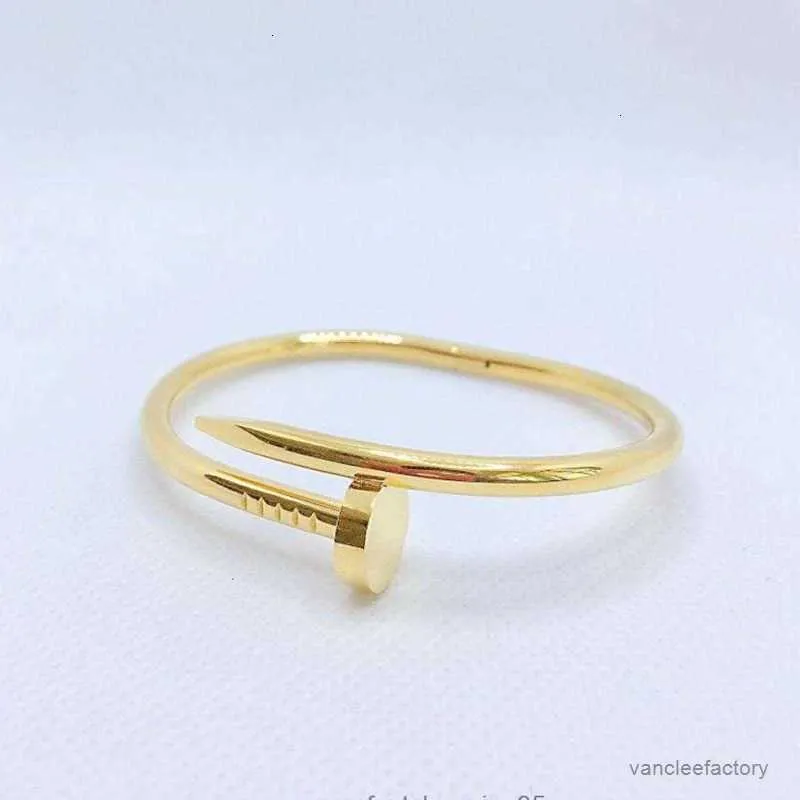 18K Gold Unh Nail Bracelet Designer Womens Bangle Classic Charm Girl Day Day Love Gift 316L Jóias 19531730 2x6t
