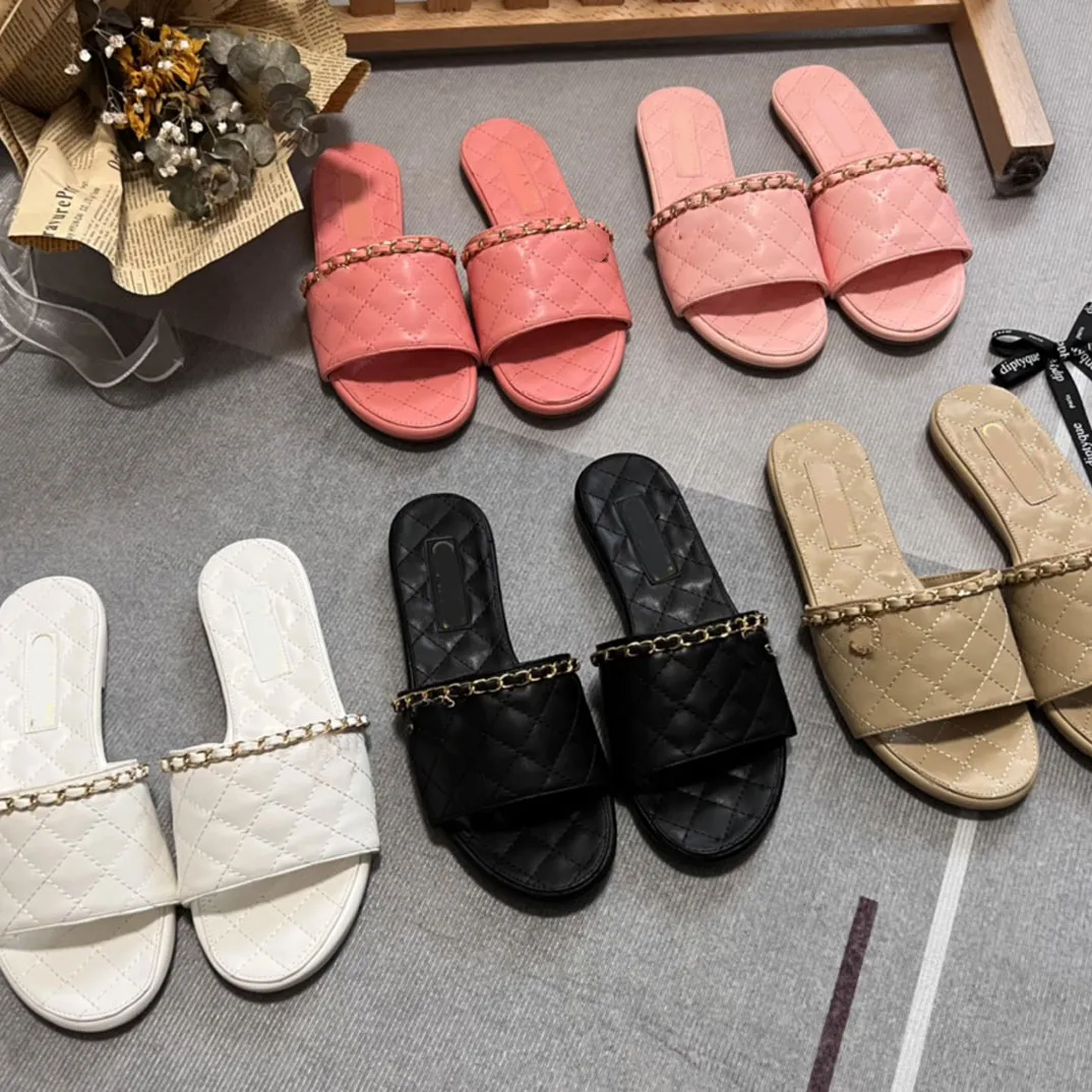 Designer Femmes Pantoufles plates Summer en cuir Flat Argyle Sandales décontractées Hôtel Hotel confortable Soft Drag Beach Resort Flats de haute qualité Plats de plage chaussures