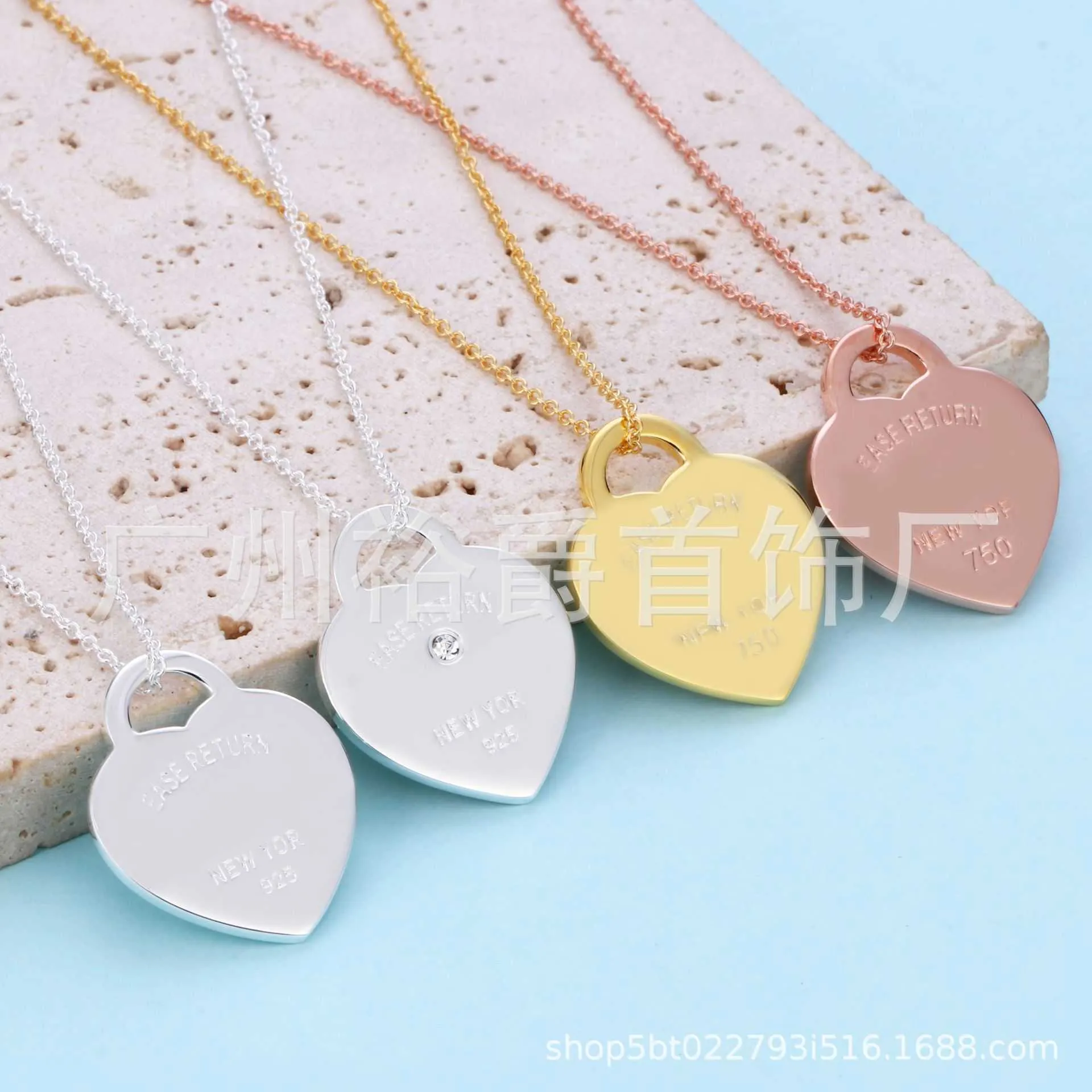 디자이너 브랜드 Tiffays Love Necklace Silver Silver Coper CNC Steel Seal Minimalist 심장 모양의 펜던트 칼라 체인