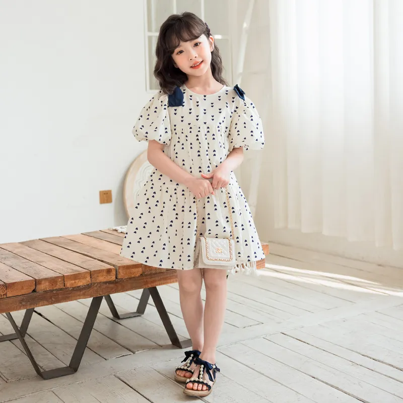 소녀의 2024 New Summer Teen Girls Dresses with Lining 자수 베이비 세트 및 드레스 흰색 꽃 면화 자매 옷