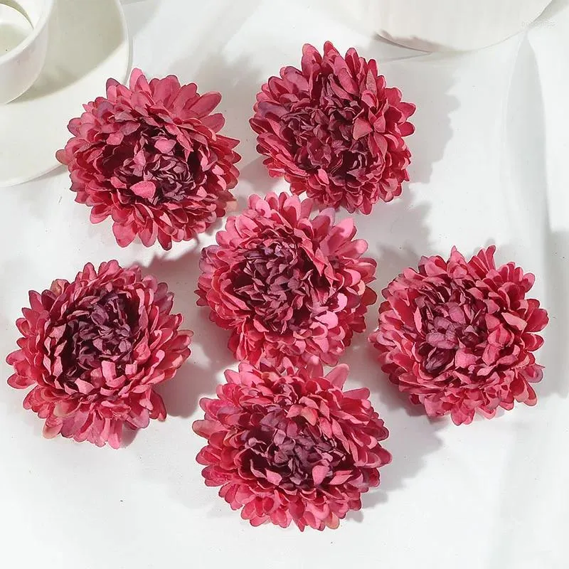 Fleurs décoratives 20pcs tête de fleur de haute qualité 7cm Chrysanthemum de soie artificielle pour décoration de mariage à la maison Scrapbooking blanc faux