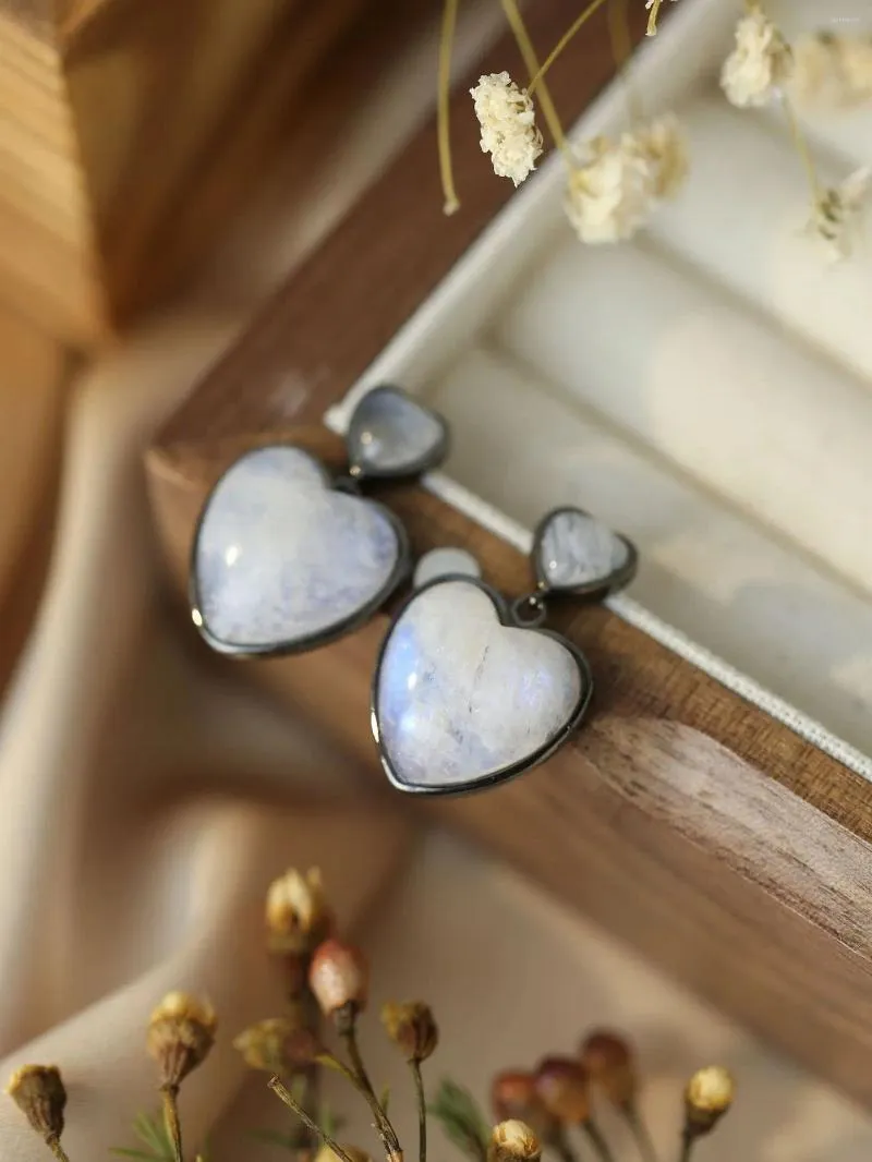 Boucles d'oreilles étalon 2024 European et Américain 925 Love en argent sterling incrusté de Moonlight Stone polyvalent frais