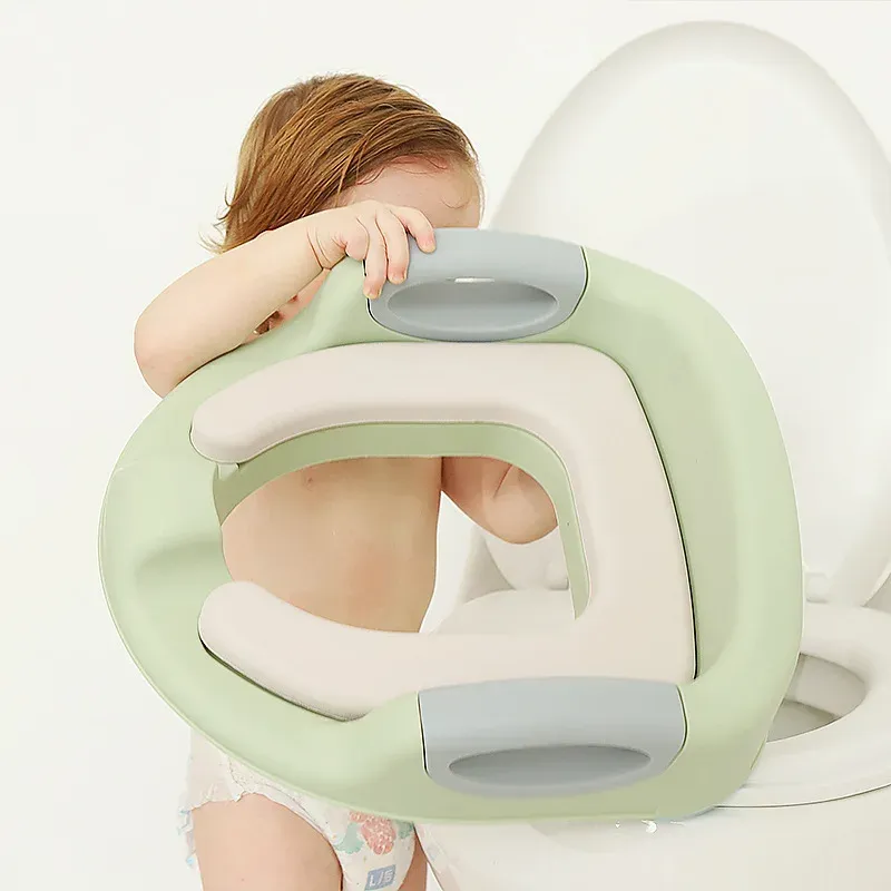 Couvre le siège d'entraînement en pot de pot de pot pour bébé pliant avec des accoudoirs portables pour bébé