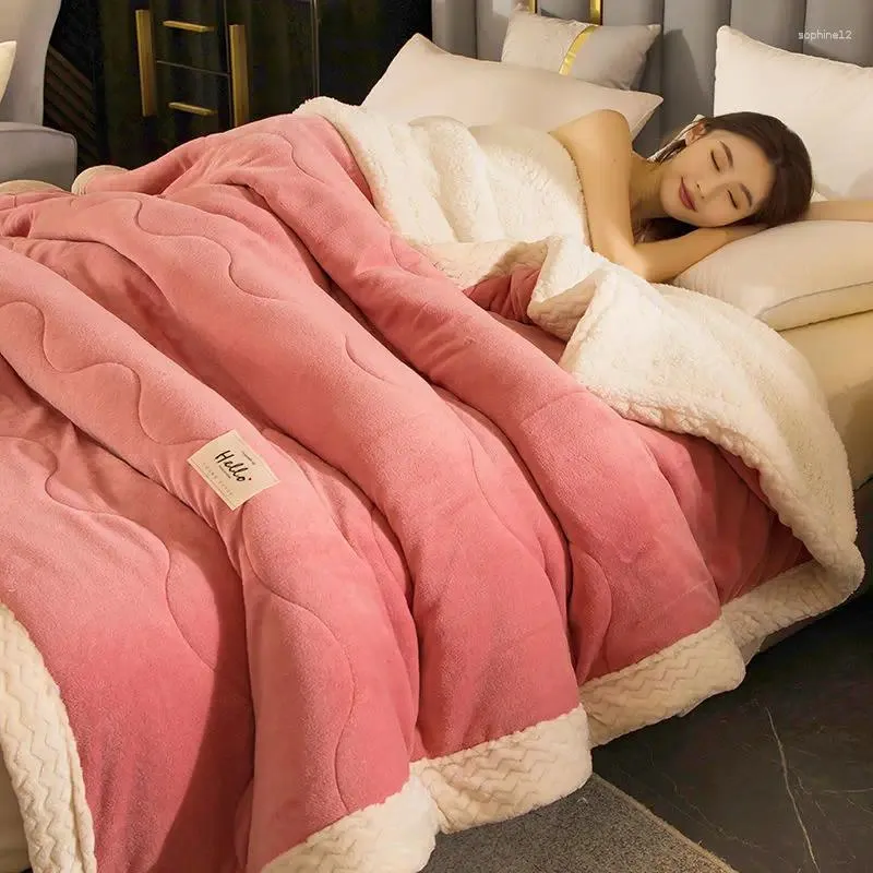 Decken Dreischichtig eingedickte Decken Bettdecke Winter Warm Flansch Koralle Fleece Doppelstudenten Nickerchen