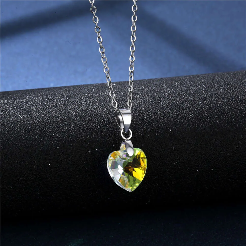 Klasyczny designerski naszyjnik Heart of the Sea Women's Heart's Crystal Collarbone łańcuch krzyżowy Naszyjnik w kształcie serca w łańcuchu biżuterii