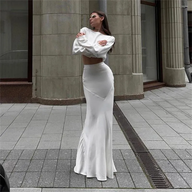 long white skirt outfit