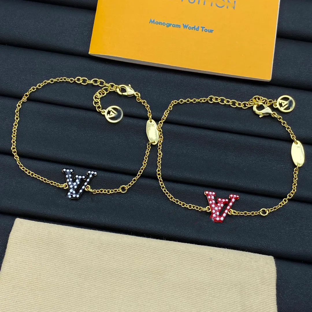 مصمم العلامة التجارية للأساور الذهبية الكلاسيكية للنساء 18K مطلي بالمجوهرات عالية الجودة جودة مصممي سوار سوار عيد الحب هدية