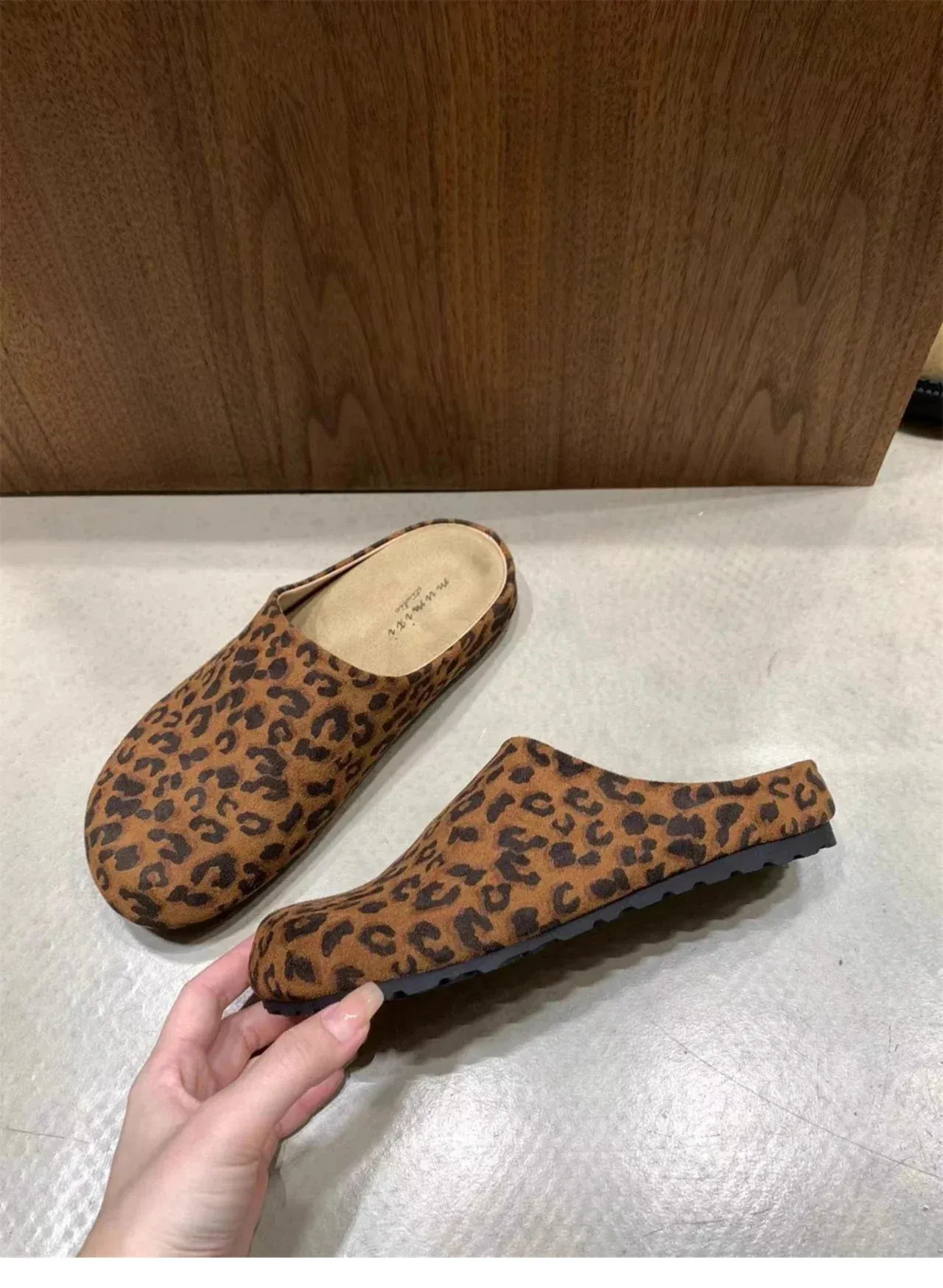 Leopard Women Platform Mule Slippers Casual Suede Slingback Flats_voghion.com