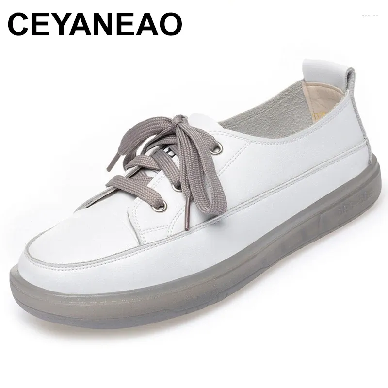 Casual Shoes 2024 Äkta läderkvinnor plus storlek vår vulkaniserade damer skridskor höst små vita sneakers