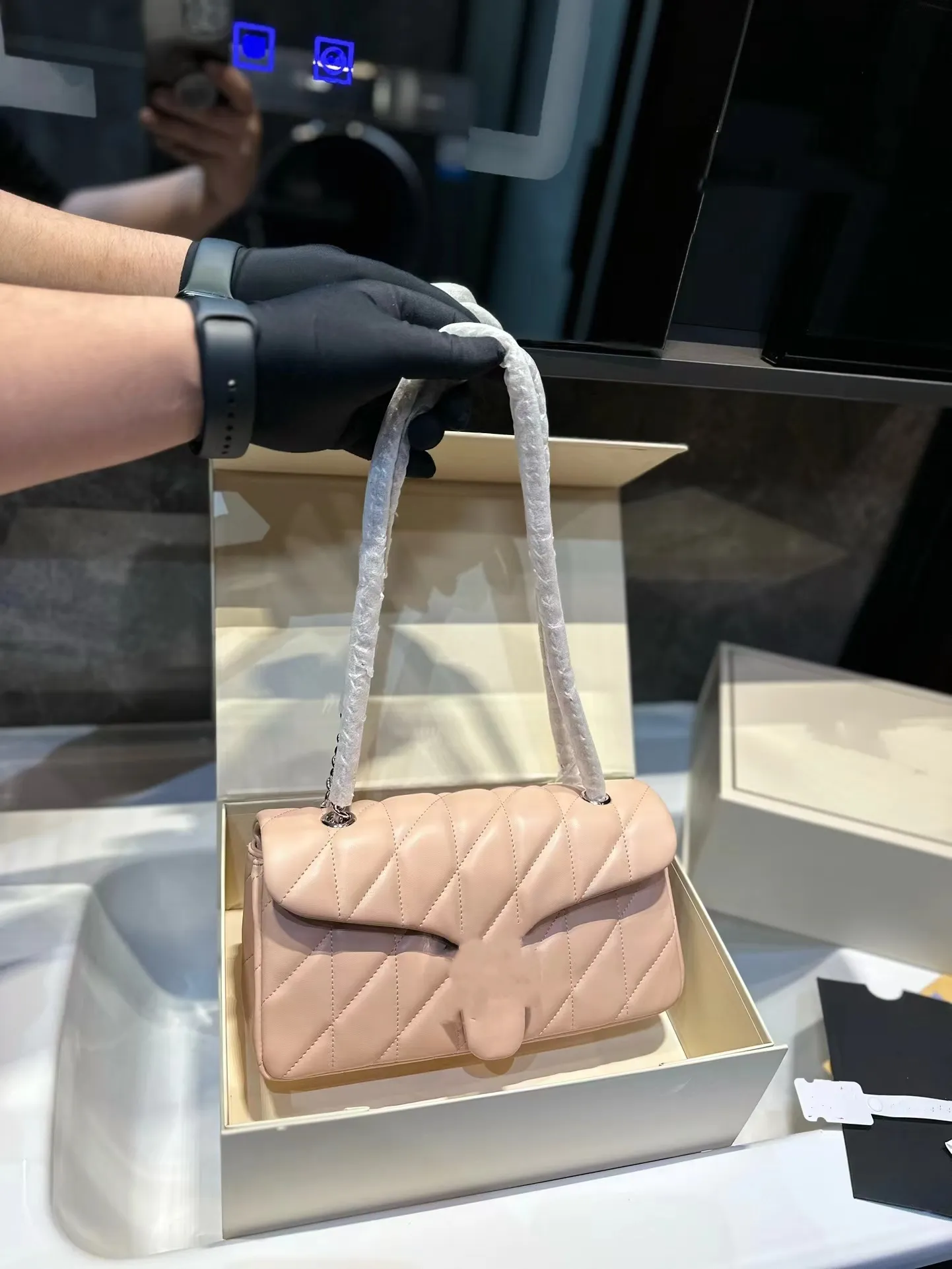 2024 NUEVO diseño de moda Bolsa de cadena clásica de mujeres Material de piel de metal Metal Cadena de metal original Super All-in-One Crossbody Bags