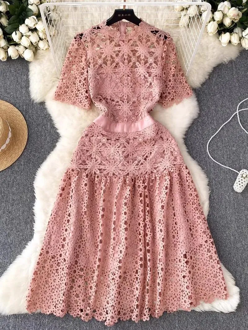 Vestidos de festa verão Sexy Hollow Out Crochet Floral Lace Dress Women Mulheres de Manga curta Bordado de Flor de Flor de Flor Midi vestidos