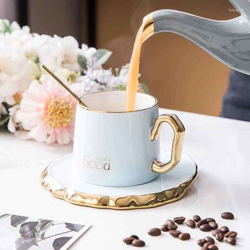 Чашки блюдцы керамика золотой ободок кофейня и блюдца обрабатывать чайный сок