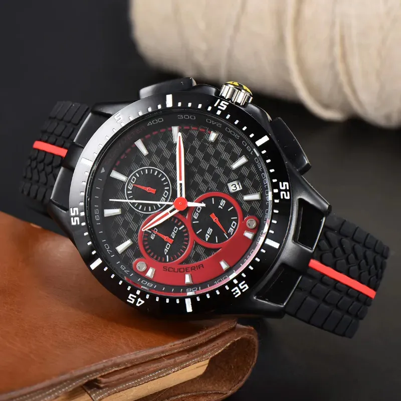 Watchmen 2024 hommes Regarder New Watch Top Bandraping Rubber Watch Band Business Quartz Watch Watch Men's Three Eyes Multifonction Chronograph FR-04