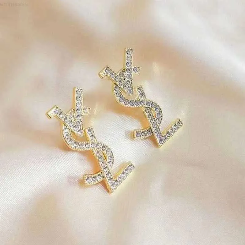 Elegant 18K Gold Silver Plated White Crystal Alphabet Letter Stud Earrings For Women European Populära modedesigner Lyxig smyckespresent Z681