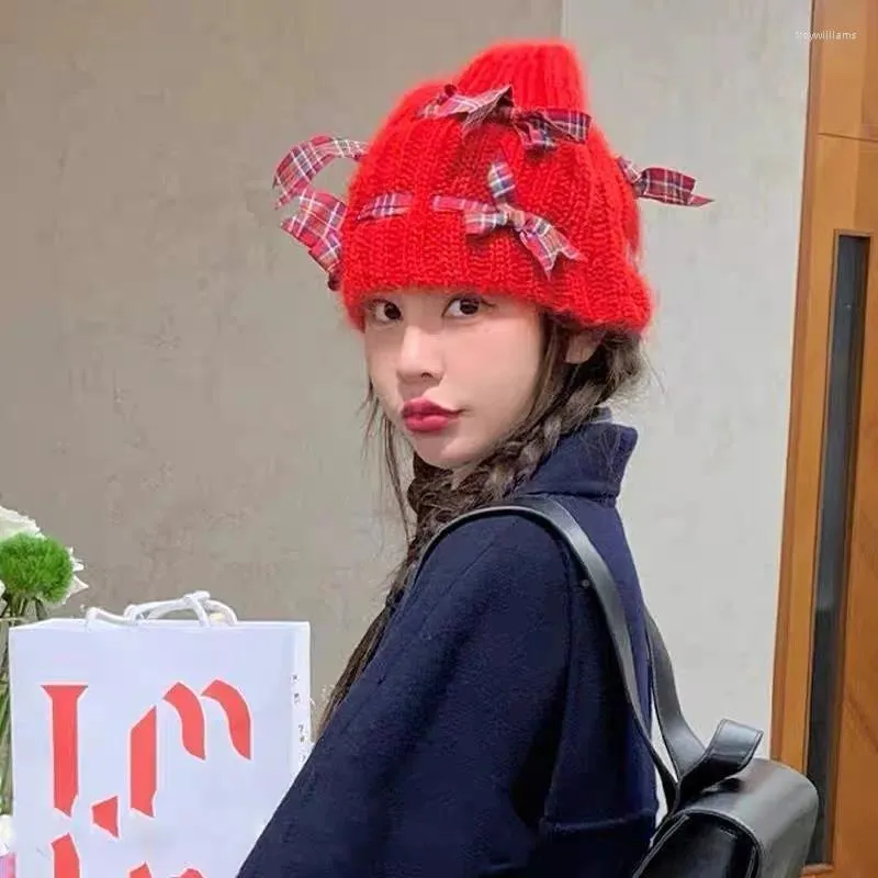 Berets Корейская версия красной клетки для бабочки вязаная шляпа вязаная шляпа Женская осень и зима теплая сладкая тенденция черепа шляпы шапочки для девочки