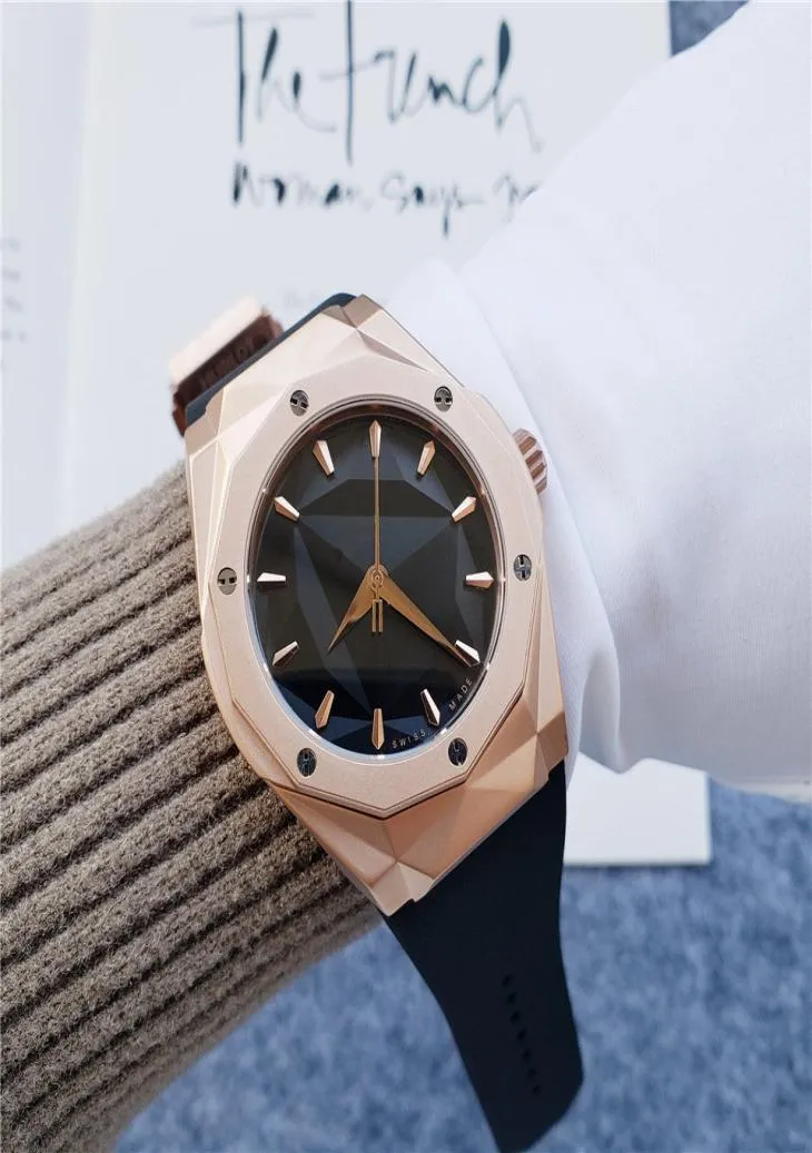 Classic Men039S Automatisk mekanisk klocka Sapphire Mirror Business Style Style Waterproof Gummi Rem 42mm8348178