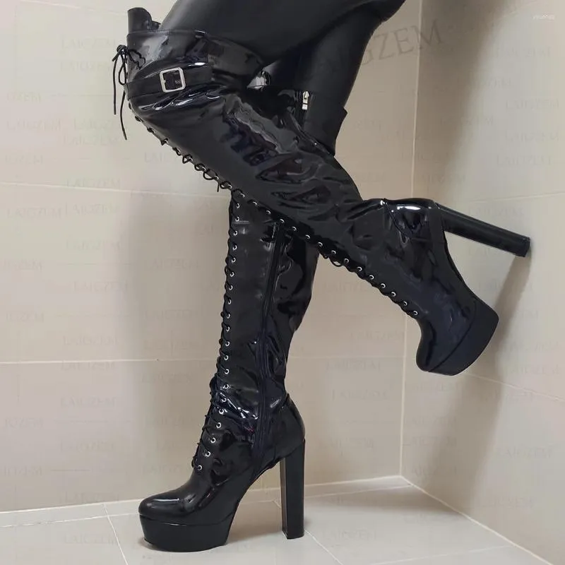 أحذية Zhima نساء فوق منصة عالية الركبة الكعب السميك طويل القامة اللامعة المصنوعة يدويًا أحذية امرأة كبيرة الحجم 42 43 48 52