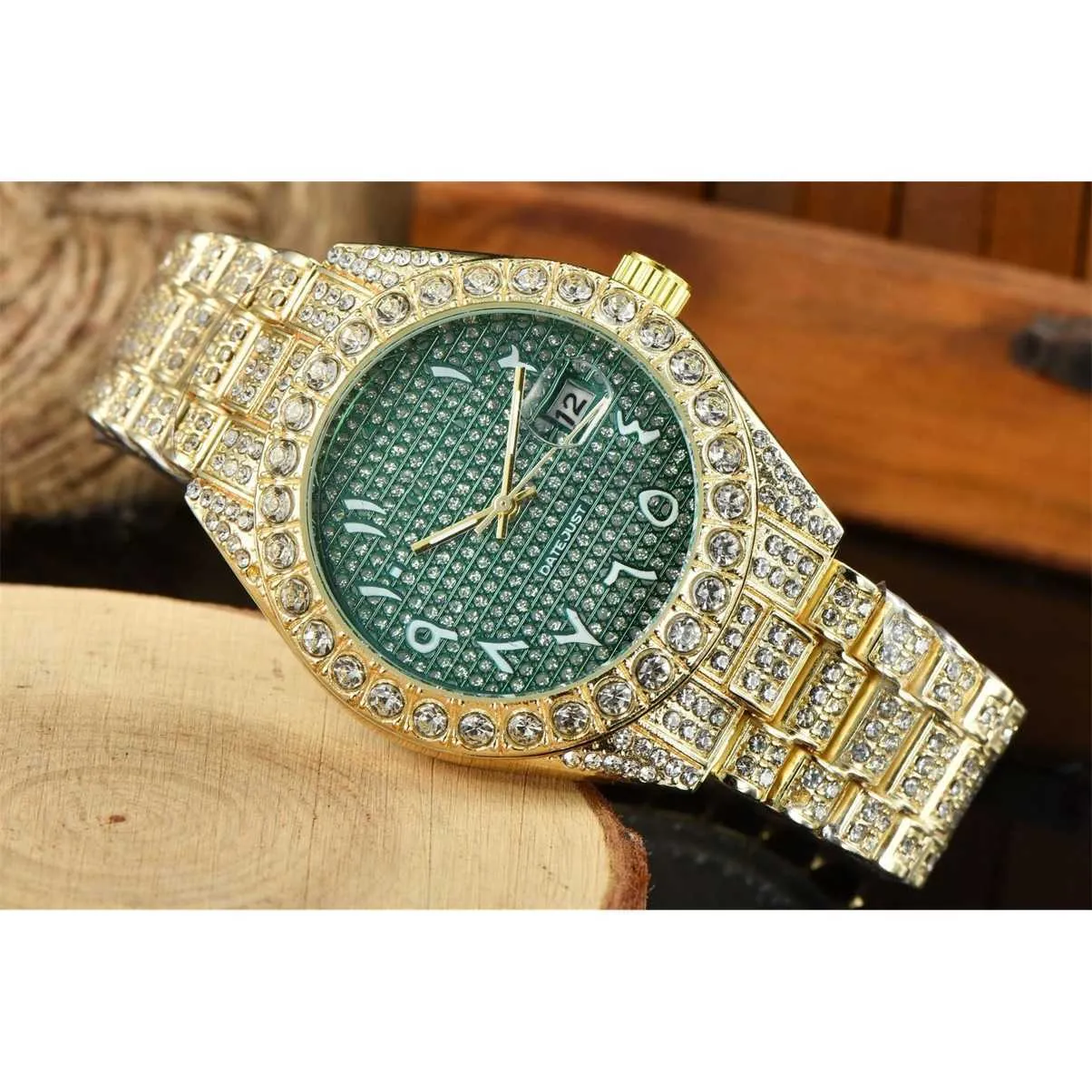 Designer Watch Fashionable Elegant Labor Family Three Full Diamond Calendar Mens and Womens Watches