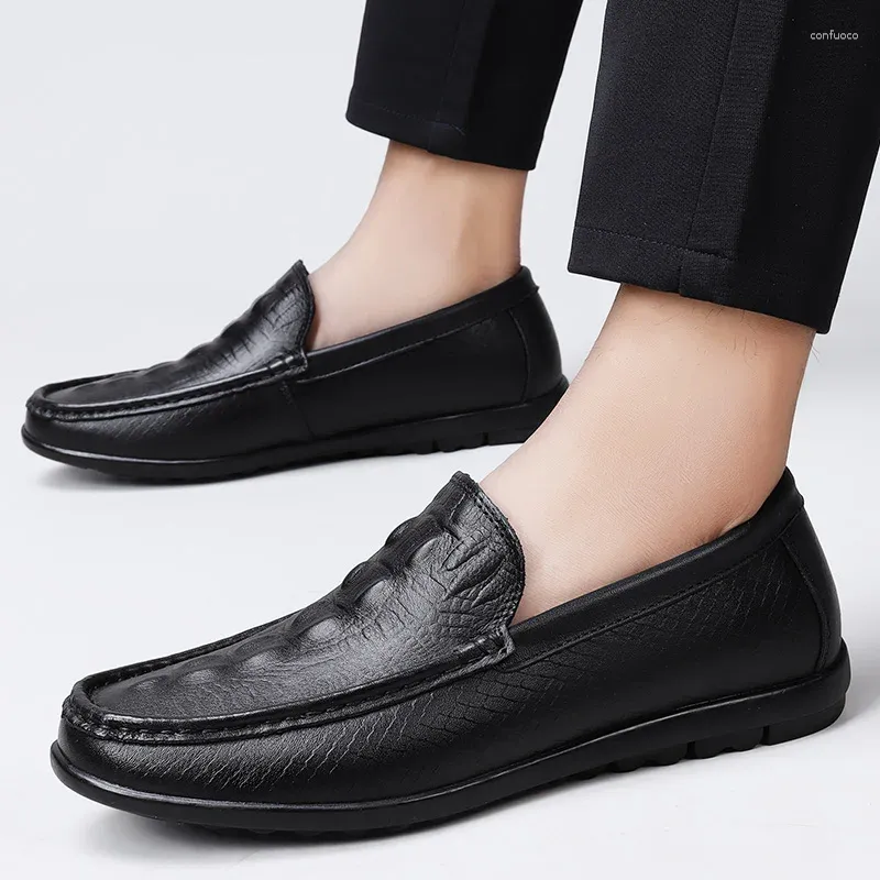 Sapatos casuais Marca feita à mão respirável e macio de cupomers de couro genuíno para homens mocassins apartamentos dirigindo