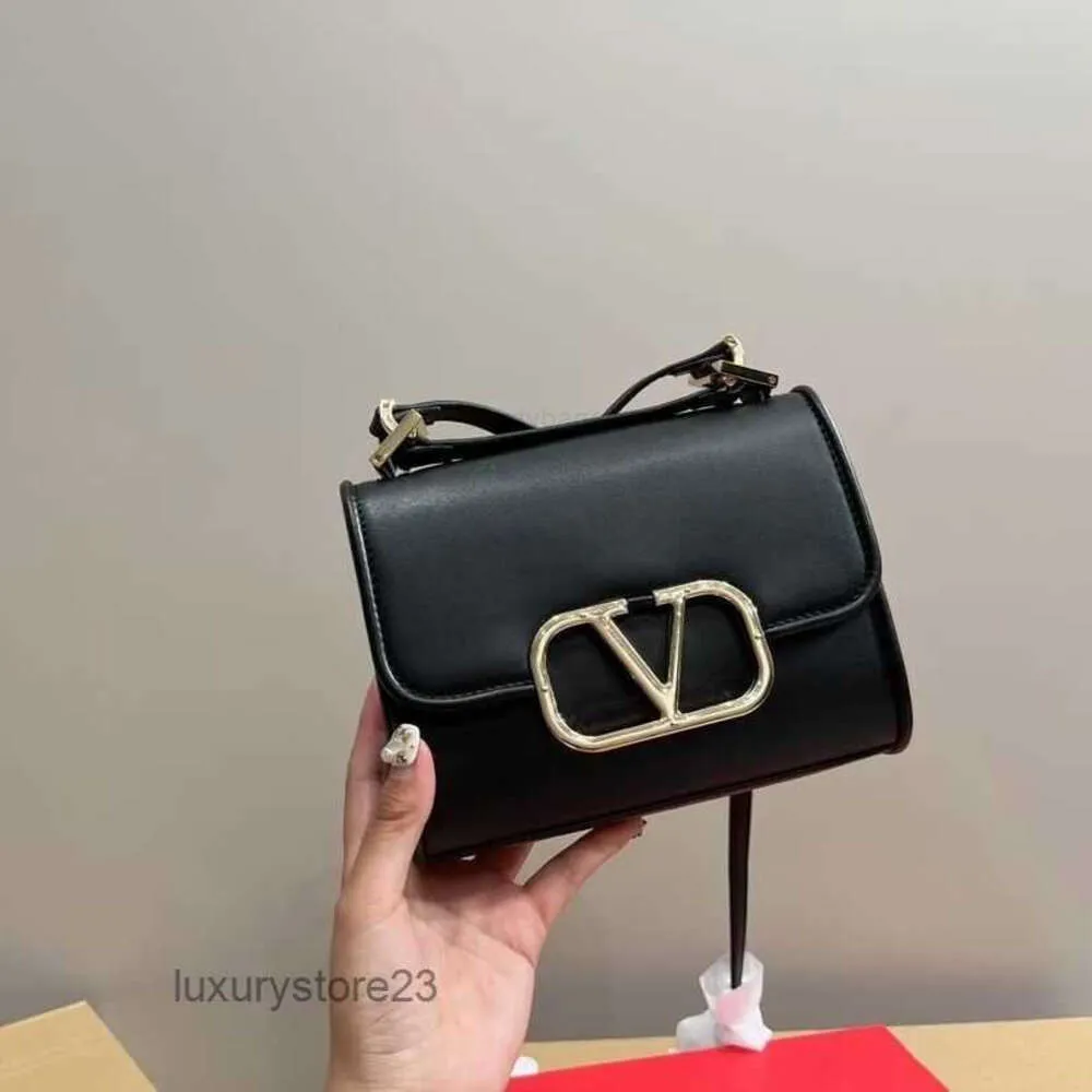 Valenteno 2024 New Chain Little Womens VBuckle Shoulder Vlogo Bag Lady Miniloco Cowhide Handheld Classic Bags Leather One Straddle Fashion Metal Purse Designe P0DT