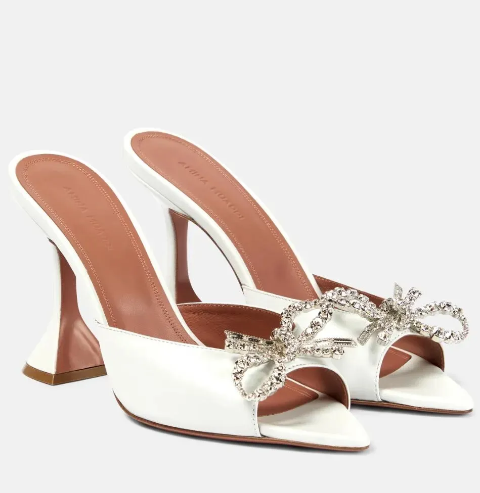 Beroemde zomervrouwen Amina Muaddi Sandals schoenen Rosie Martini hakken kristal-verrijkte bogen open teen muilezels dame elegant wandelen EU35-43