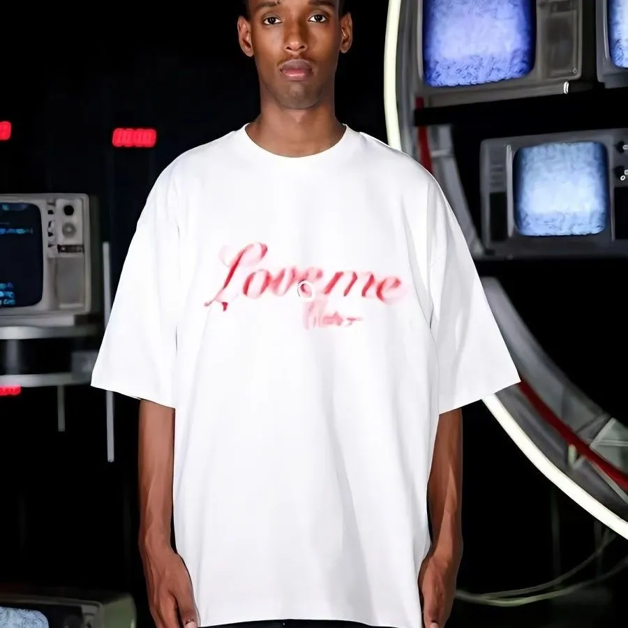 Love Me T-shirt Men Femmes Designers T-shirts White Tees Tops Tops Homme Shettre Casual Coffre Shirt Luxury Street Street Sleeve Vêtements Casablanc Tshirts