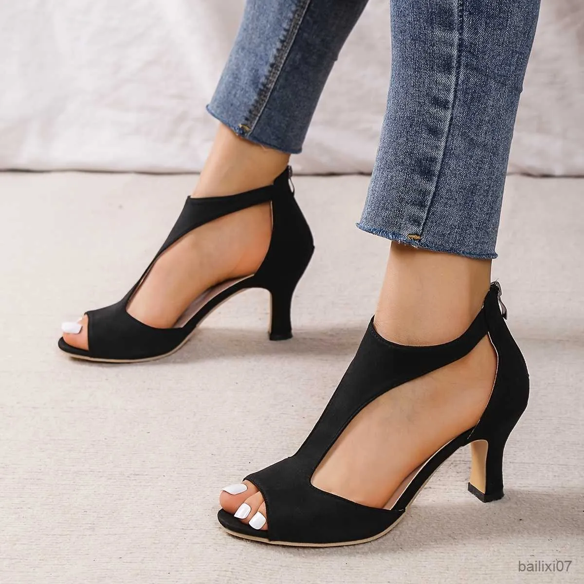 Kleidungsschuhe Chic Black Peep Toe T-Strap Sandalen mit komfortabler klobiger französischer Ferse und einfacher Reißverschluss