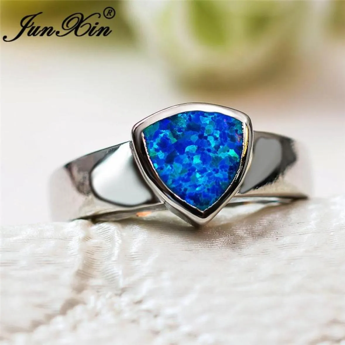 Bröllopsringar Junxin Minimalist Blue Fire Opal Ring 925 Silver Color Triangle Rainbow Stone Female Man Bands Engagement for Men6081097