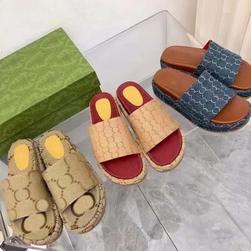 Kvalitetsdesigner tofflor Kvinnor Plattform Sandaler Män gummitjock Sole Slide Fashion Style Sandaler och tofflor 35-44 med låda