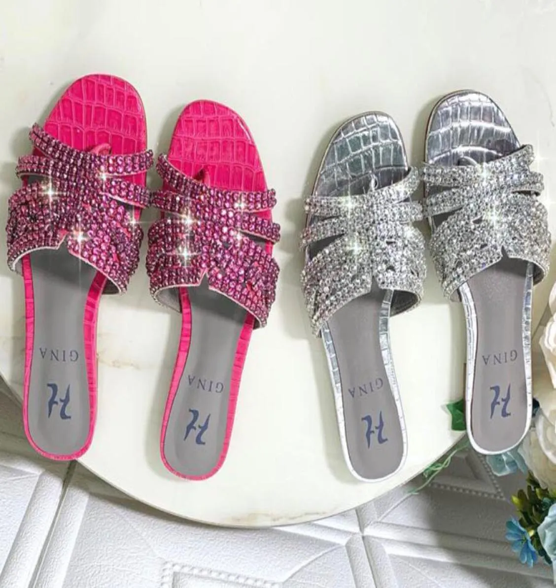 Gloednieuwe dames039S SLIPPER Sandaalschoenen Gina Ladies Flats Heels Sandaalschoenen met diamant hoogwaardige 6121449