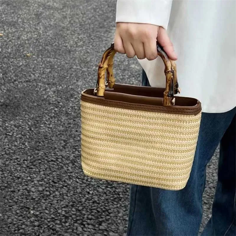 Dagelijkse slijtage strandtassen hoogwaardige kleine tas voor in de zomer niche crossbody geweven dames draagbare stro -emmer